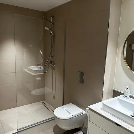 Waterfront Promenade Apartment *